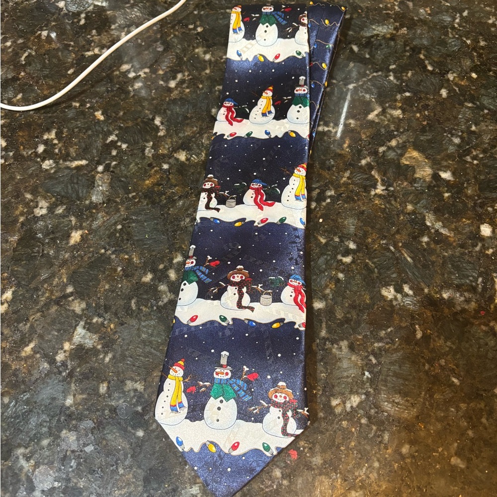Hallmark Men’s Holiday Ti